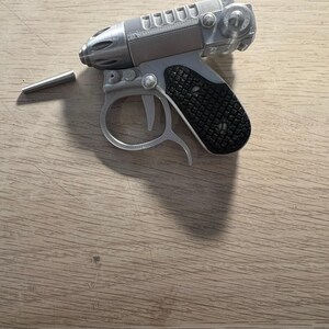 サンダークリケット - ノイジークリケットにインスパイアされた - メン