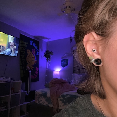 Alice In Wonderland Cheshire Cat Acrylic Screw Fit Ear Flesh Tunnel - Foto 8