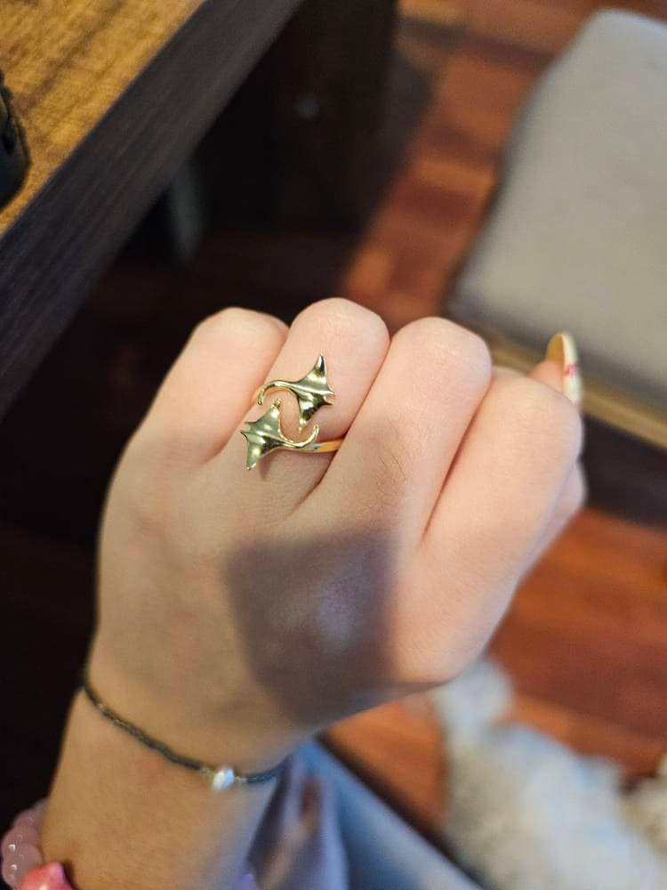 Gold-Manta-Rochen-Ring – 925er Sterlingsilber mit 18 Karat Goldauflage, Zwillings-Manta-Rochen, verstellbarer Ring, Au'au Channel Whales Collection