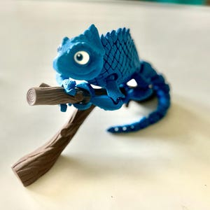 Articulating Chameleon – A Colorful, Poseable Companion! - Etsy