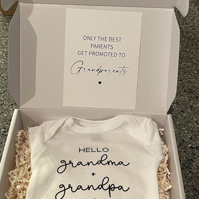 Presentazione del bambino ai nonni / Presentazione della gravidanza ai nonni  / Confezione regalo per l'annuncio della gravidanza / Sorpresa per l' annuncio della nonna e del nonno -  Italia