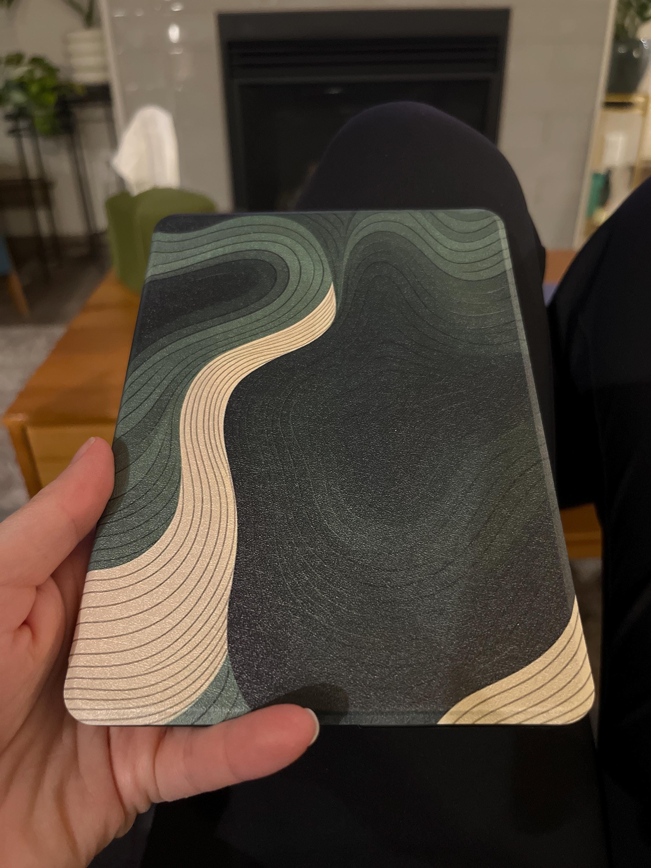 Minimalist Green Aesthetic Flow Kindle Cover - Fits All Kindle Models, Including Paperwhite 6.8&quot; and Kindle 6&quot; - Stylish and Protective Case