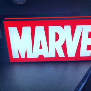 マーベルロゴ LED ライトボックス | 3D プリントの男の隠れ家