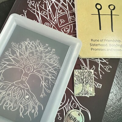 Womanrunes Interpretation Guide, Book AND Card Set divination, Oracle ...