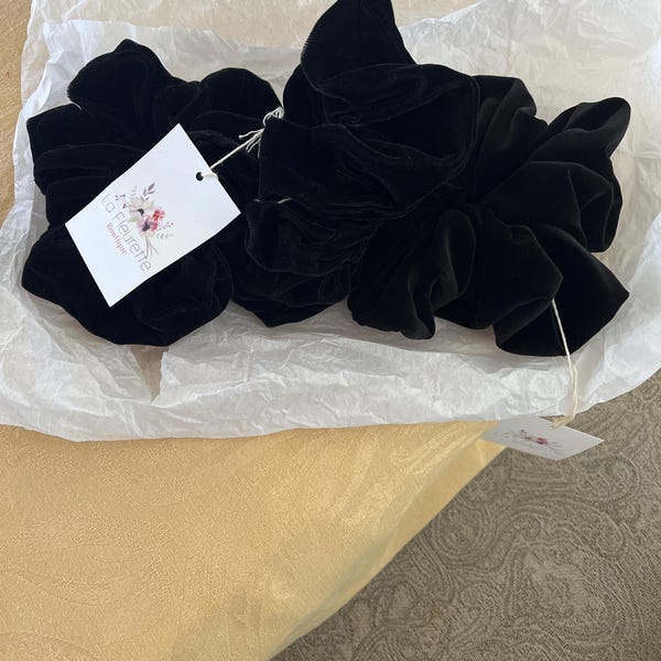 Secret Scrunchie Black main image 0