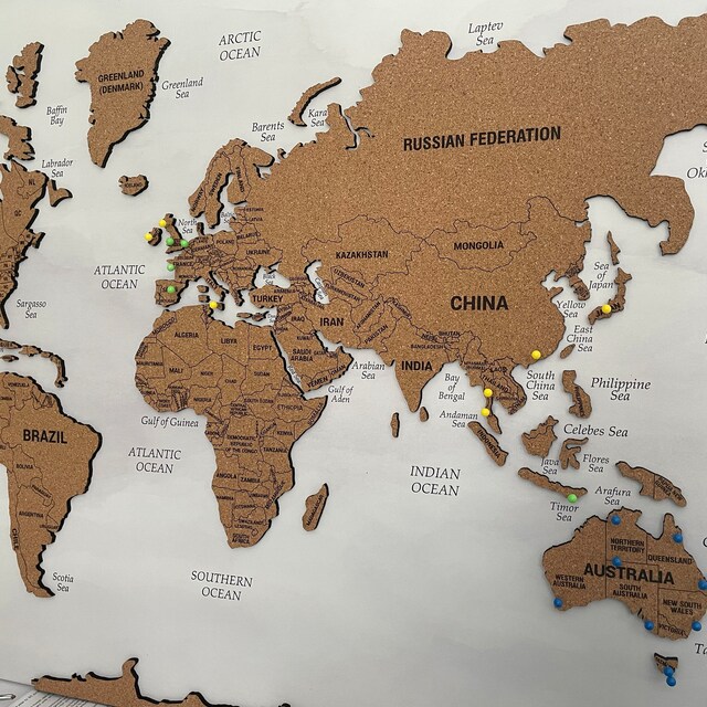 世界地図の押しピン、世界地図のウォールアート、木製旅行地図