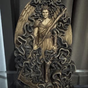 彫刻レリーフ 背中 エレボスの木彫り：ギリシャ神話の神像、ゴシック装飾 - Etsy 日本