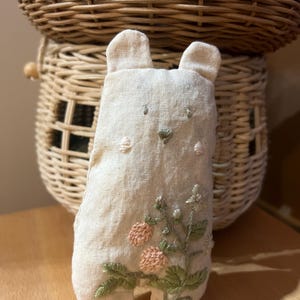 ハンドメイド　ベアー DOBI クマ、刺繍入りぬいぐるみ、PDF 縫製パターン - Etsy 日本