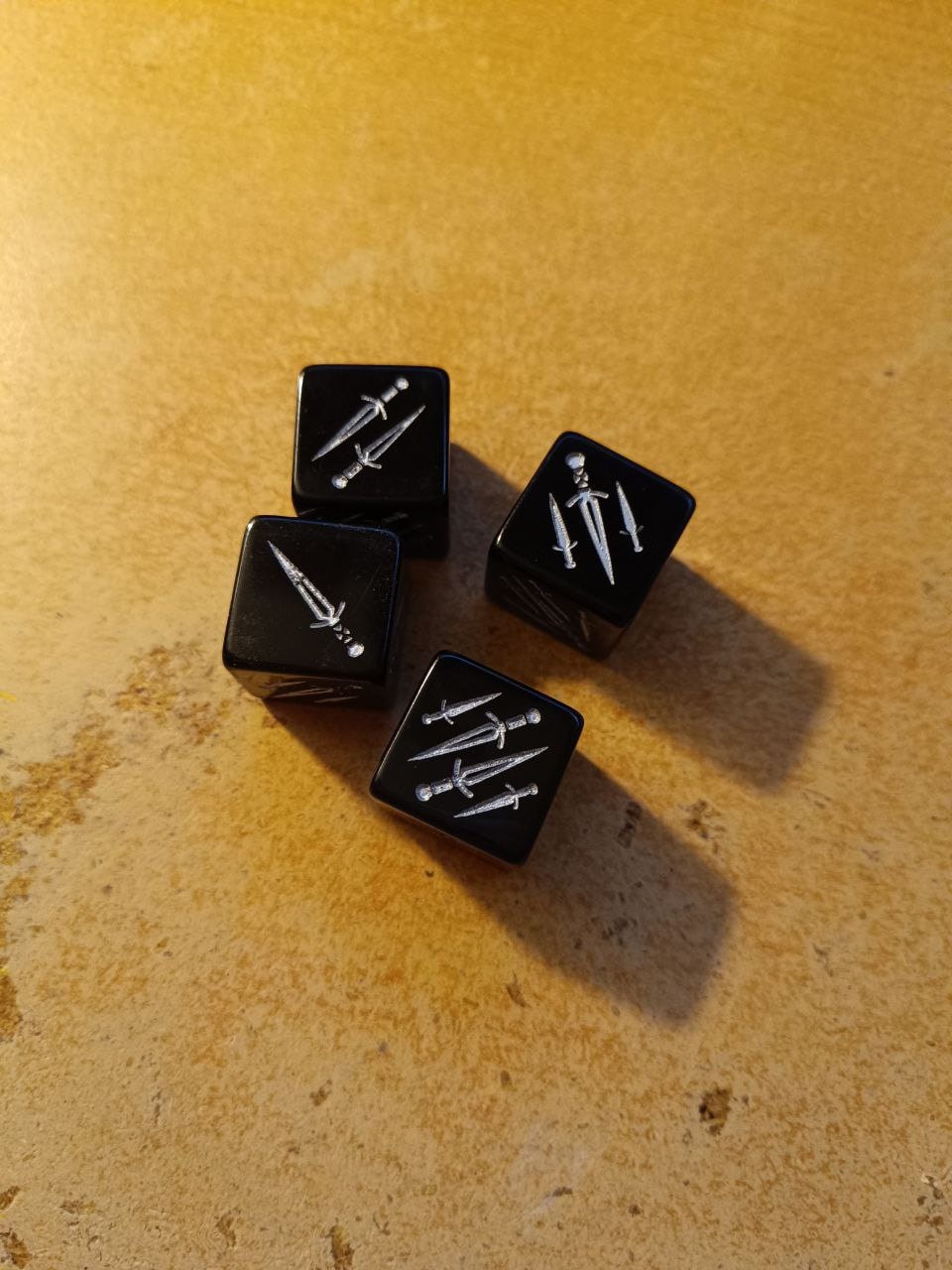 Dagger Dice / Set of 2 / D6 - RPG, Rogue Class