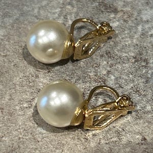 Boucles D'oreilles Clip Perle Fantaisie Doré Diamètre 18 Mm - Neuf Sans Emballage
