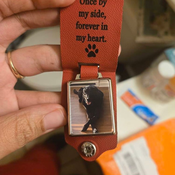 YaoZQ Pet Memorial Keychain. Paw Print Keepsake For Loss Of Pet. Handmade Faux Leather Holder Lock Dog Cat Fur Beautiful Pet Sympathy Bereavement Remembrance