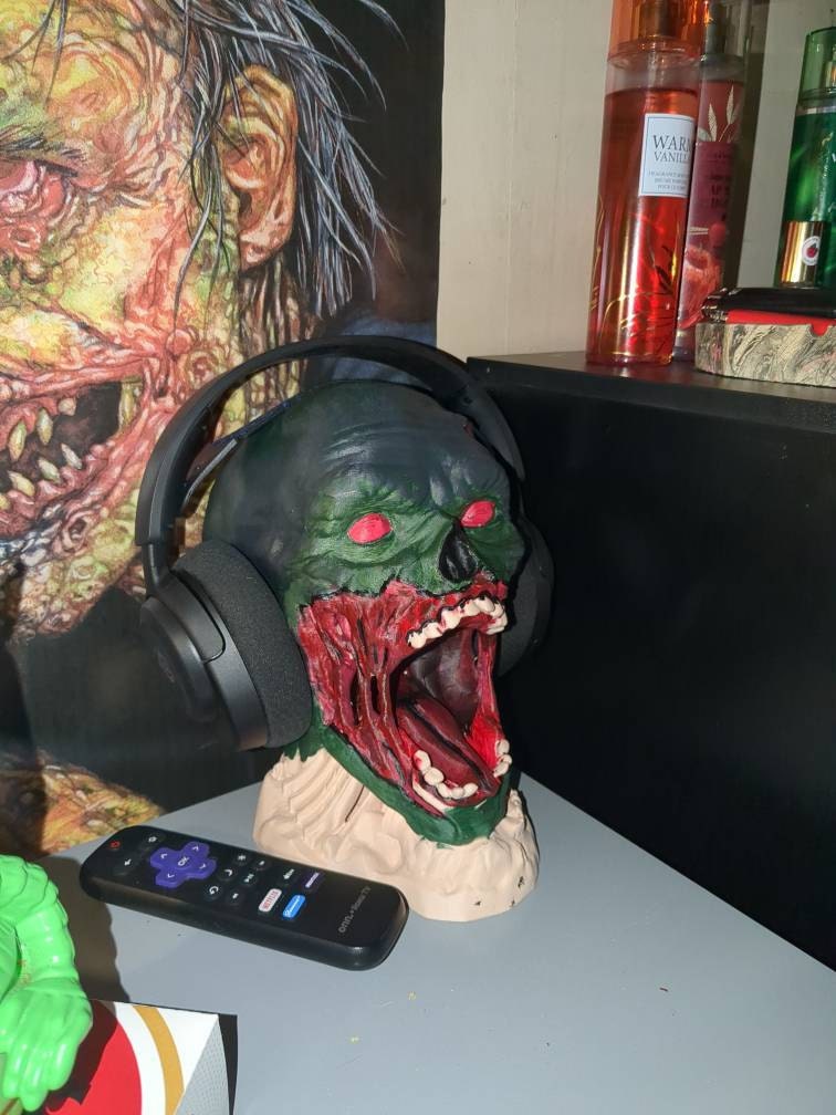 Zombie Head Headphone Stand - Bust Headset Holder - Horror Gamer Gift - Desk Decor