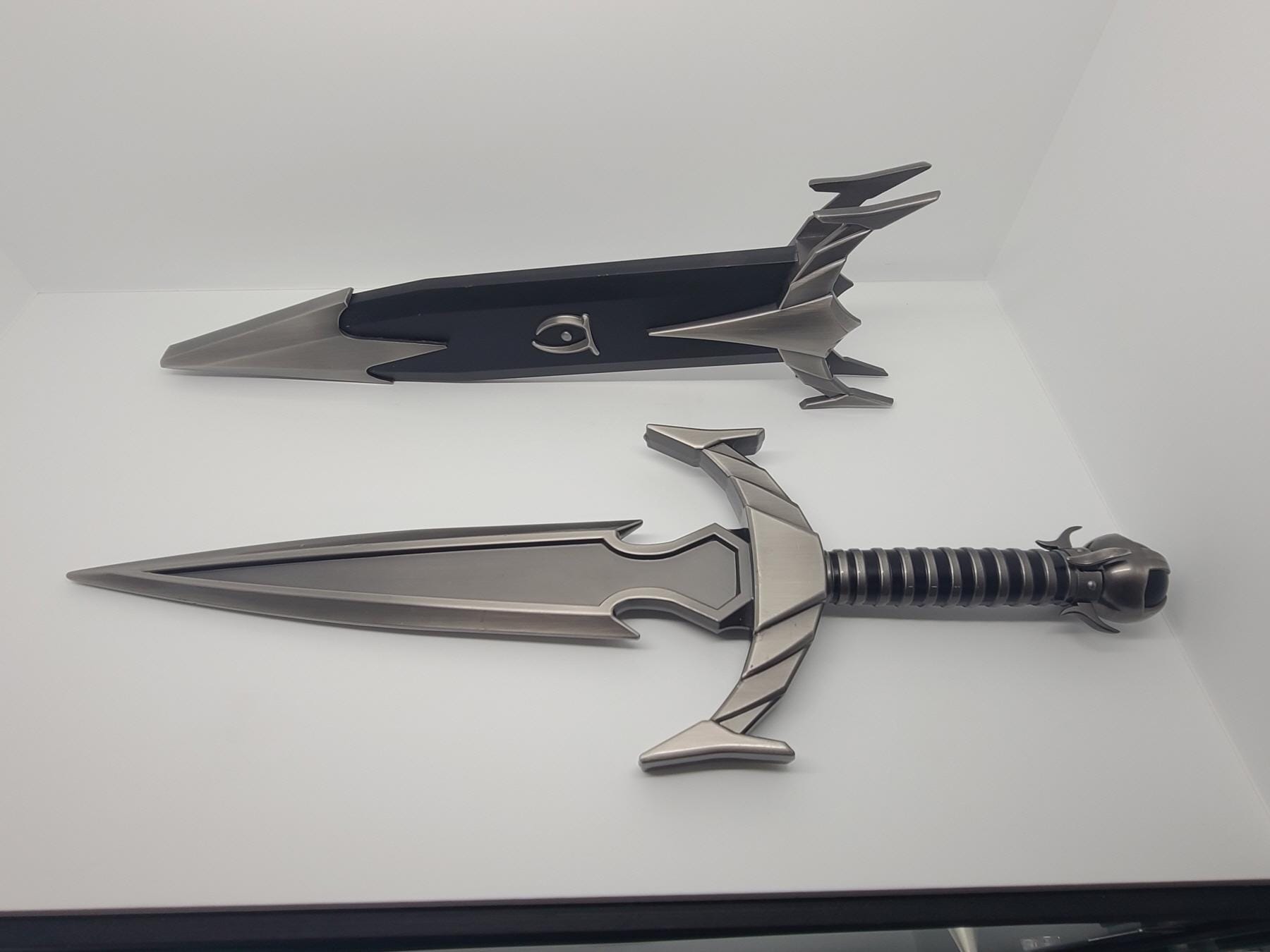 Handmade Oblivion Mehrunes Dagon Razor 45CM/17.7" Metal Skyrim Daedric Dagger Life-Size Dagon Dagger Blunt Replica Oblivion Cosplay Prop