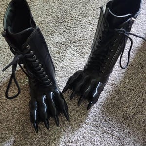 Clawz Monster Claw Shoes Black M6/W7 — Werewolf Novelty Halloween Unisex NWOT Werewolf Feet Shoe Covers - Silver Grey were Wolf Monster  main image 2