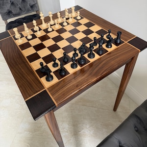 Ajedrez Para Tres Jugadores De MikaMax, Tablero De 55 Cm, Piezas En Negro Y Gris, Juego Familiar De Estrategia