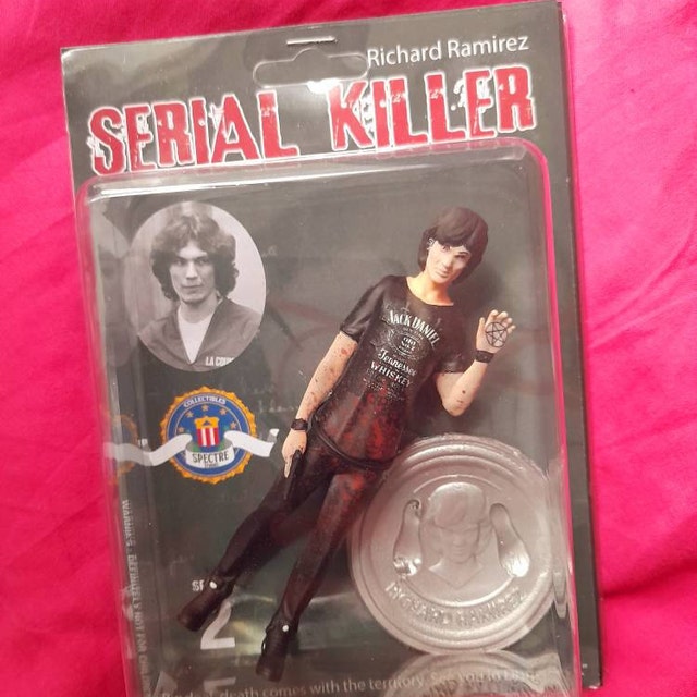 ジョン・ウェイン・ゲイシー ポゴ クラウン シリアルキラー ホラー フィギュア Amazon.co.jp: シリアルキラー ジョン ウェイン ゲイシー