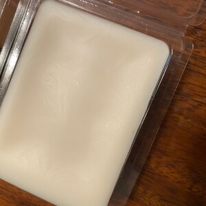Pack of 50 Round 6 Cavity Pie Shaped Melt Clamshell w//Hang Tab