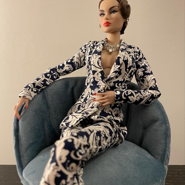 Up With A Twist - The Fashion Doll Chronicles Up With A Twist - The Fashion Doll Chronicles