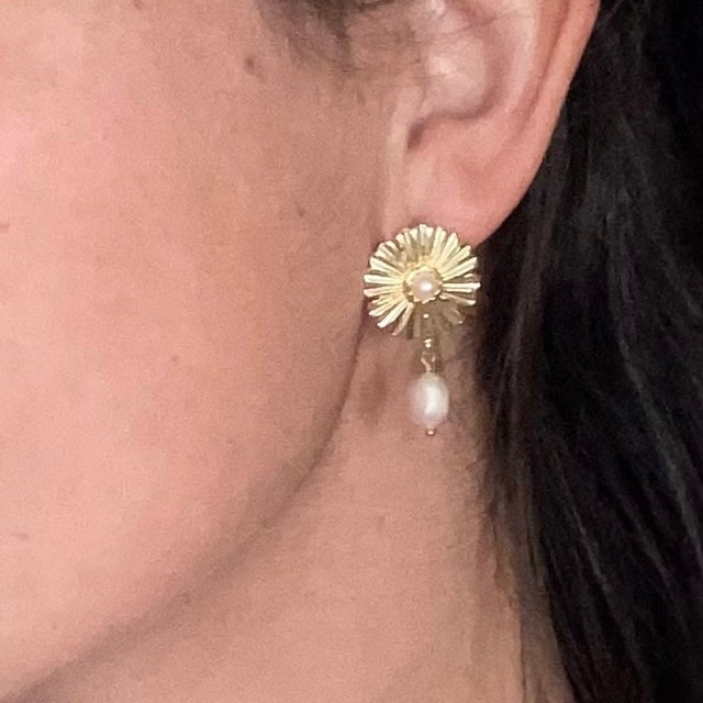 ピアス Daisy and Pearl Earrings Delightful Daisy Earrings – Anna Janelle Jewelry