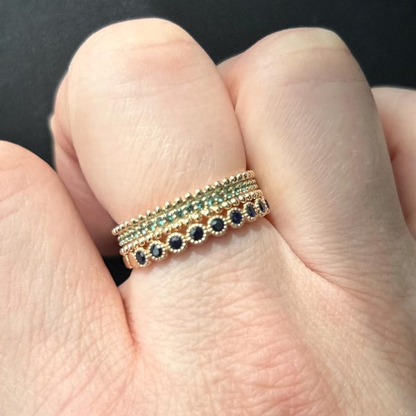 Vintage Emerald Straight Wedding Band - 14K Yellow Gold Unique Full ...