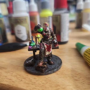 Mad Scientist the Dr. and Lab Props Miniature 3D Resin Printed 28