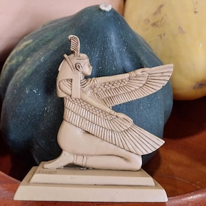 ヴィンテージ マアト像 - 正義の羽根を持つ古代エジプトの女神マアト