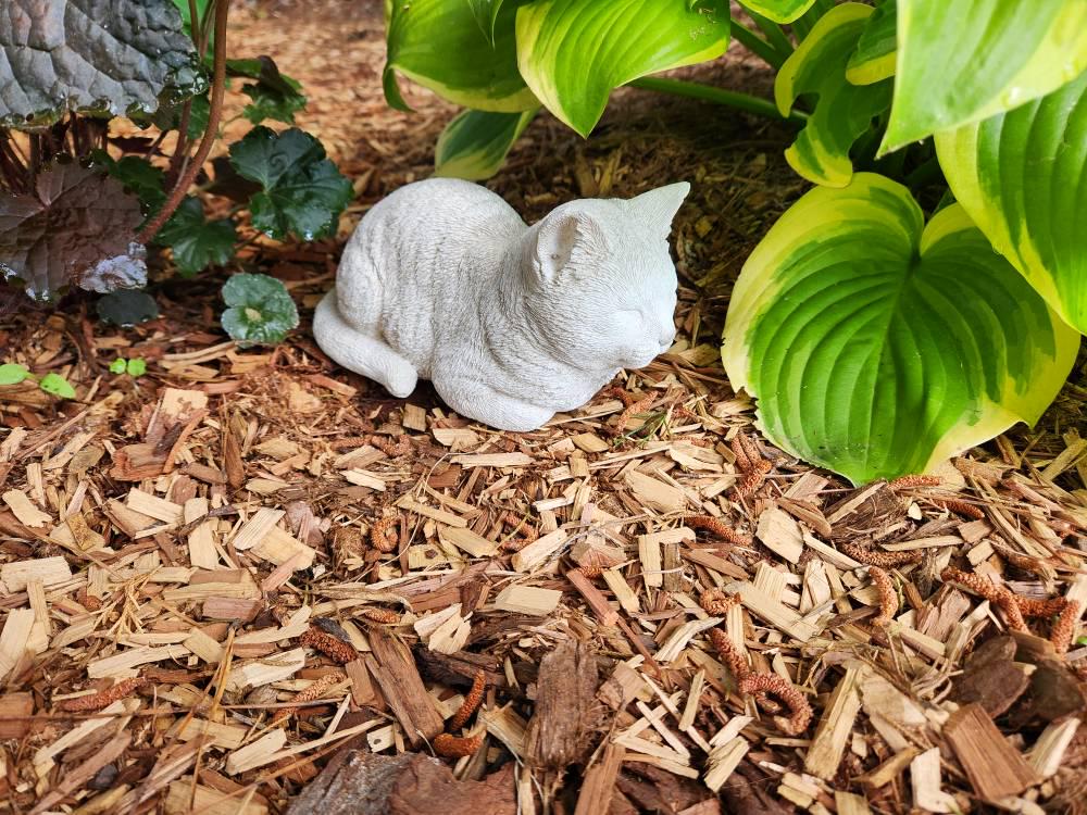 Sleeping Cat Statue Garden Decor Concrete Cute Cat Figurine Pet Memorial Gift Outdoor Yard Art Handmade Cat Lover Gift Stone Kitty Sculpture