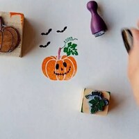 NEERIX 6pz Timbri Legno Natalizi, Natale Renna Babbo Natale Fiocco di Neve Albero di Natale, Mini Timbro di Gomma a Colonna Tonda, per Bambini, Decorazioni Natalizie e Progetti Creativi Fai Da Te