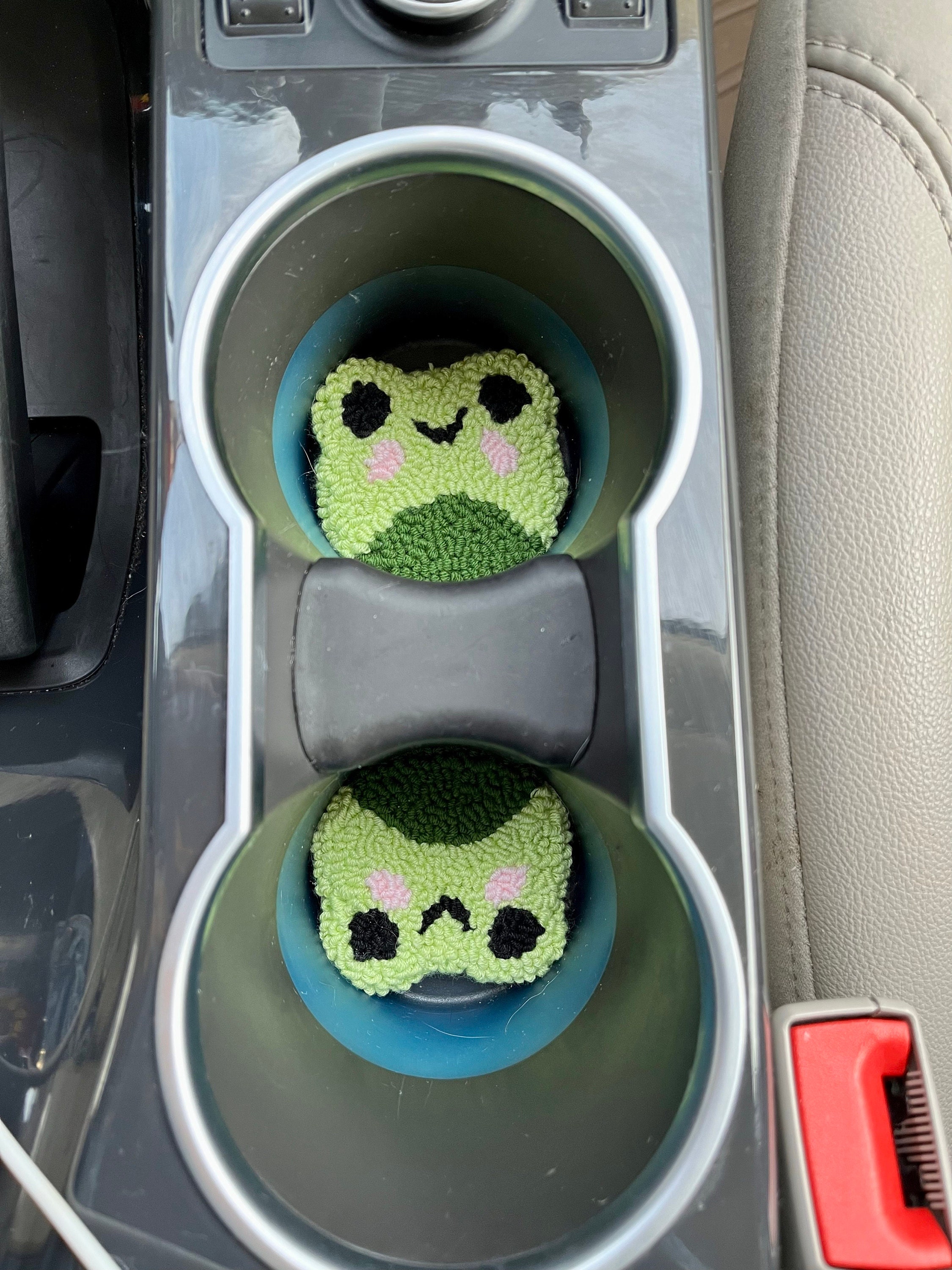 So cute!!!! I’m in love with the little frogs :)