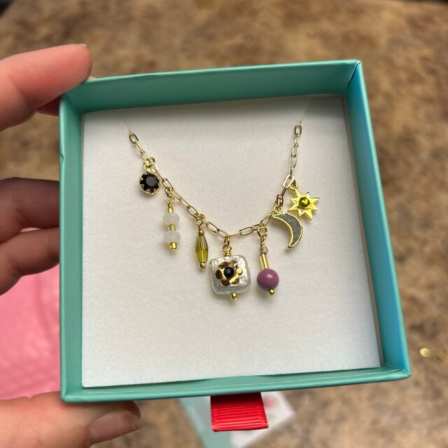 ビーズチャームステートメントネックレス、マルチチャームネックレス