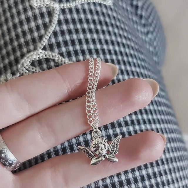【Chained&Able】CHERUB PENDANT ネックレス(2色）送料込 Silver Chain Necklace With Silver Cherub Charm, Silver