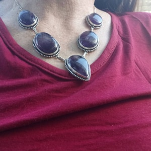 Collana in argento sterling 925 con pietra preziosa ametista Collana in argento sterling 925 con pietra preziosa ametista