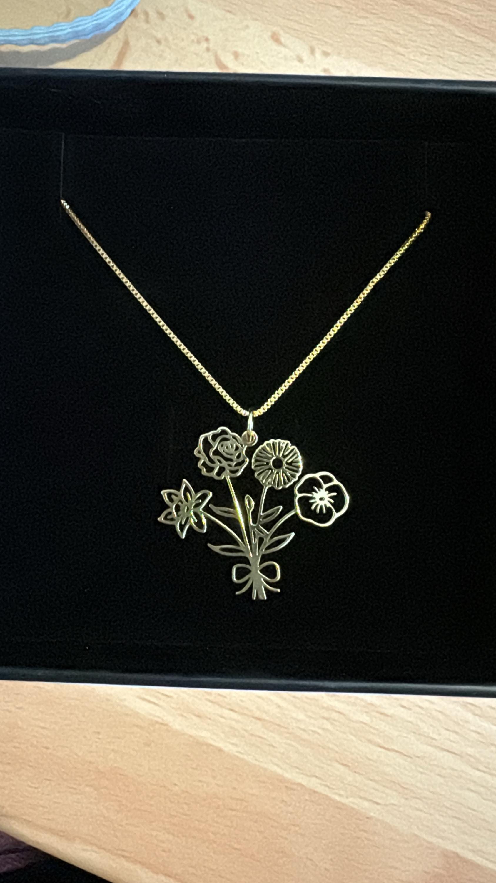 Custom Multiple Birthflower Necklace, Floral Bouquet Necklace, Family Member Necklace for Mom, Birthday Gift for Her, Christmas Gift