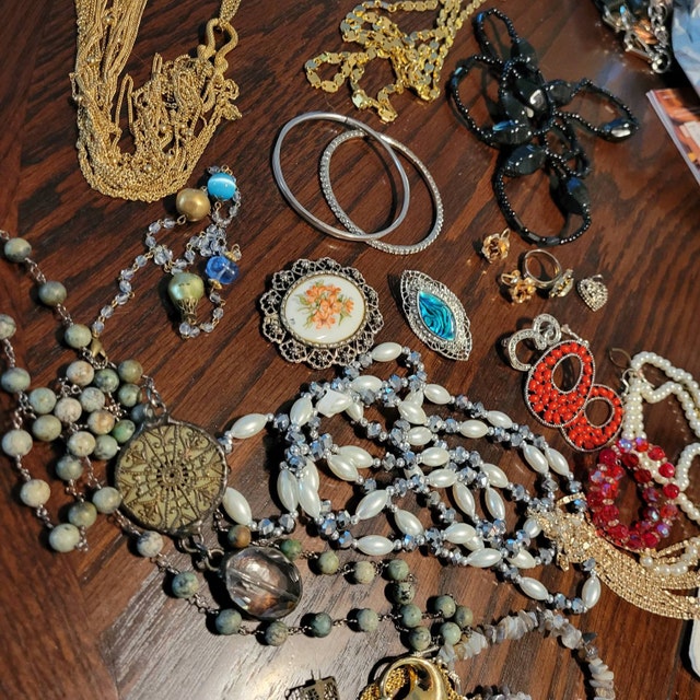 HIGH QUALITY Costume Jewelry Grab Bag!| Paired Earring|free