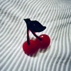 Kitsch Vintage Summer Lady Acrylic Pin Brooch, Fun Rockabilly Style
