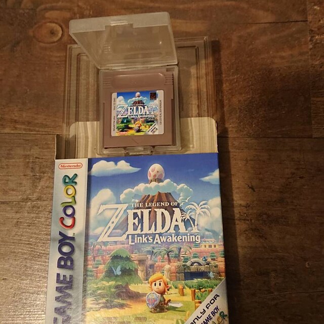 Zelda Link's Awakening custom FAH Game Boy 