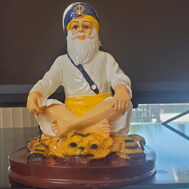 Cornice Religiosa Con Stampa Digitale Baba Deep Singh Ji - Oro, 27,94 X 35,56 Cm, Retro In Velluto, Perfetta Per Casa O Ufficio
