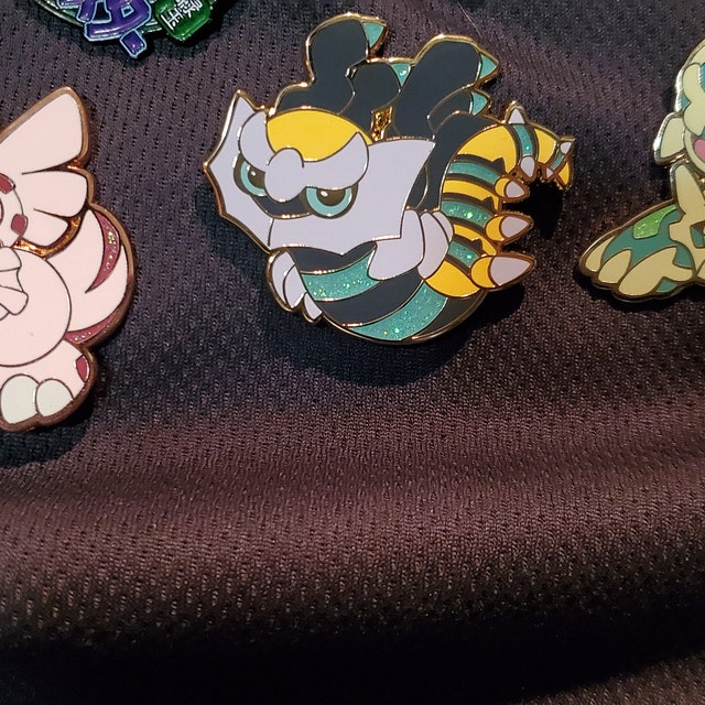 Pokemon Giratina Origin Forme Enamel Pin Glitter Shiny -  Denmark