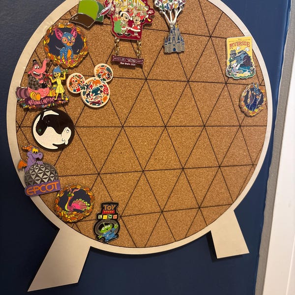 Disney’s Mickey Mouse , Minnie Mouse Pin Board, Disney Pin Trading ...