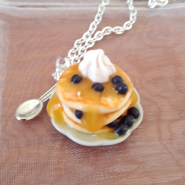 Handmade mini food jewelry and sweet soaps... by Dleesnow on Etsy