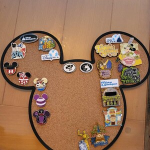 ミッキーマウスピントレーディングボード、ミッキーピンディスプレイ