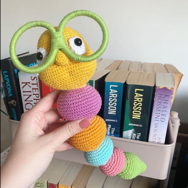 OLIVER the Bookworm Crochet PATTERN [amigurumi, Green, Earth Worm] - Etsy