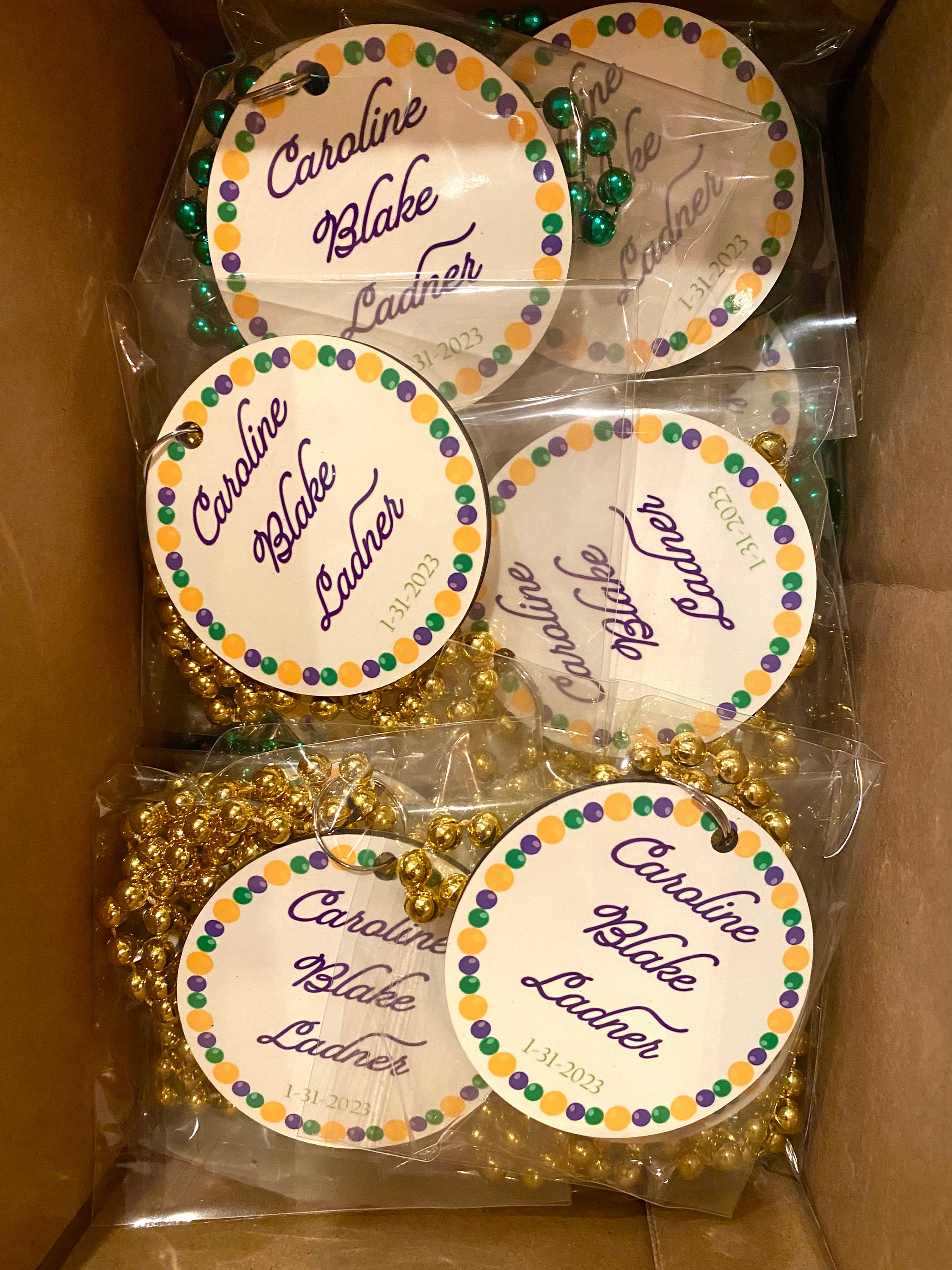 EINSEITIGE Mardi Gras-Halskettenmedaillons – Individuell gestaltet mit farbigem Design (verwenden Sie ein vorgefertigtes Design oder senden Sie Ihr eigenes ein). Großpackungen.