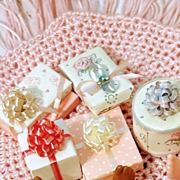 Miniature Wrapped Dollhouse Presents/gifts With Bows (set of 5) - Etsy