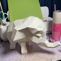 DIY Simba Papercraft PDF SVG Vorlage zum Erstellen von 3D Simba sitzend ...