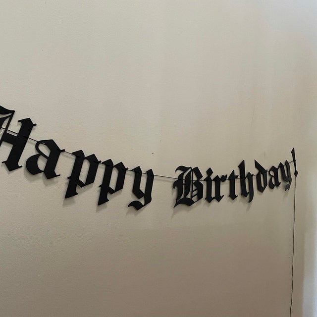 'Please Leave' Banner Im Gothic-Look – Old English Schrift, Perfekt Für Emo-Partys & Deko