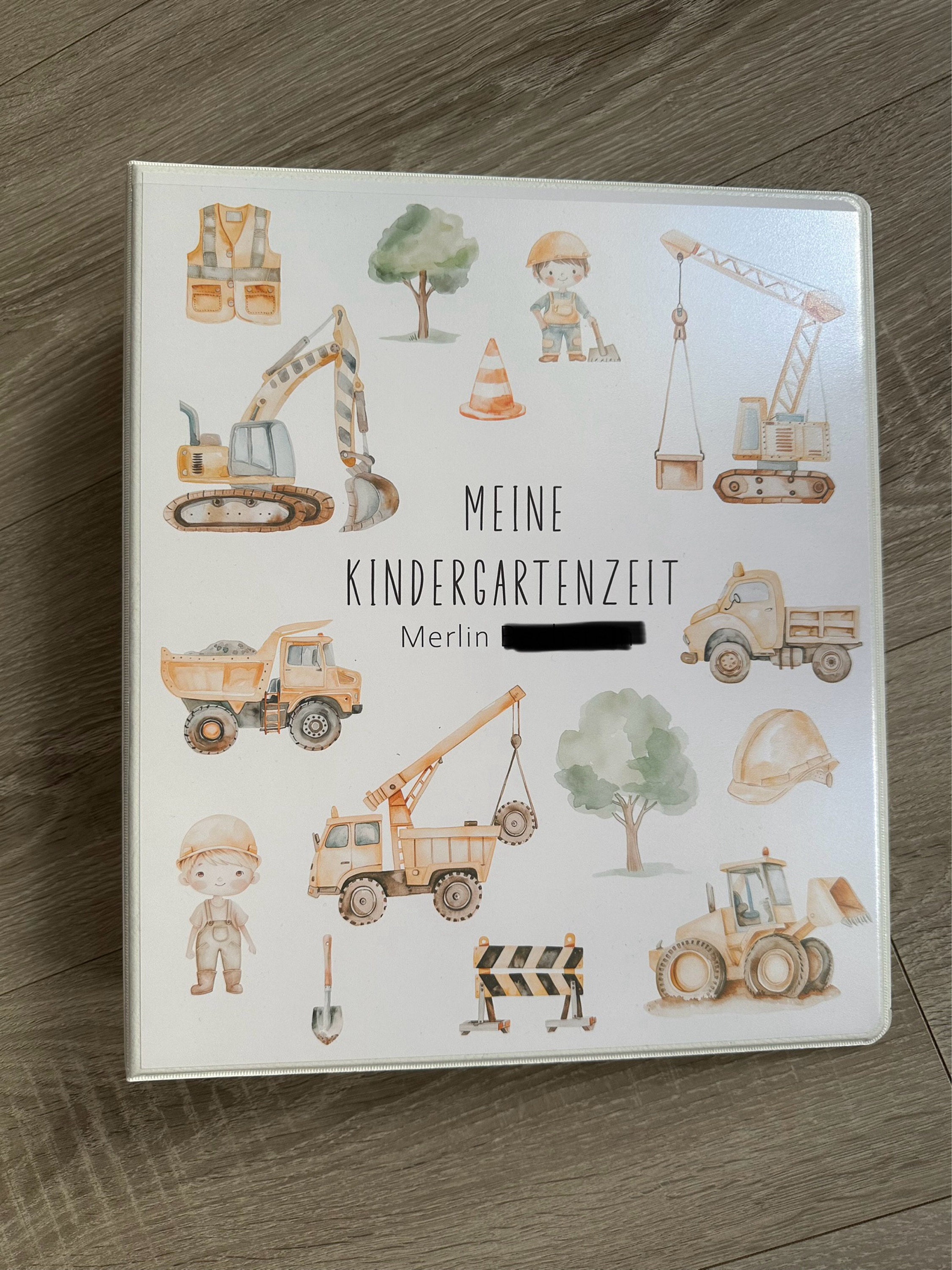 Kindergarten Krippe Ordner BAUSTELLE FAHRZEUGE personalisiert mit Namen Sammelmappe Ringordner für Krippe Kita oder Schule