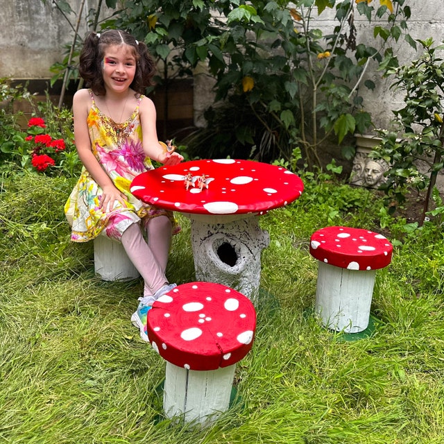 Kids mushroom table sales and chairs