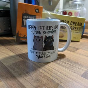 Tazza personalizzata a forma di gatto, Buon servitore umano per la festa del papà, Tazza personalizzata per papà gatto, Regalo per papà gatto, Tazza divertente con gatto, Regalo per la festa del
