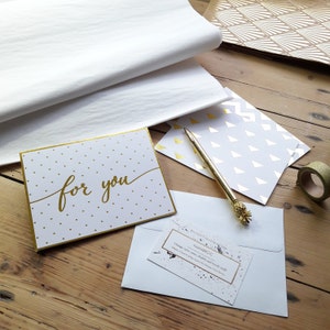 Poupée de boudoir ou de salon en chiffons à décor d'une robe fleurie
